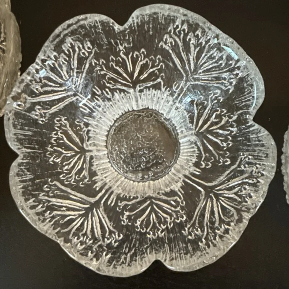 Set of 8 Lasisepat Mantsala Cow Parsley Glass Bowls By‎ Pertti Kallionen, 5 in.
